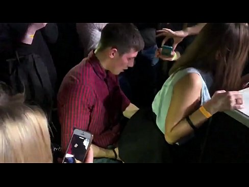 ❤️ Sesso reale in un nightclub russo. Ragazza russa di 18 anni nell'ano e nella vagina scopata in un nightclub Fottutaal it.tube-sexer.ru ❌️